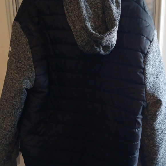 Areopostale Men's Black and Gray Quilted Jacket - Picture 3 of 4